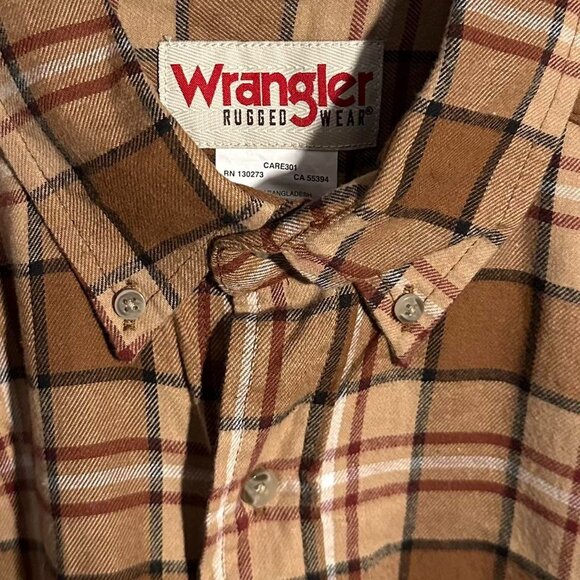 Wrangler Rugged Wear Plaid Button Down Long Sleeve Shirt - Picture 5 of 6
